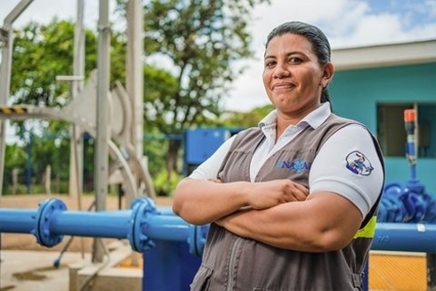 Public worker smilling - Code for dev - Inter American Development Bank - IDB