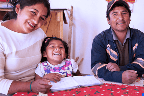Happy family smiling - Code-for-Development - Inter American Development Bank - IDB